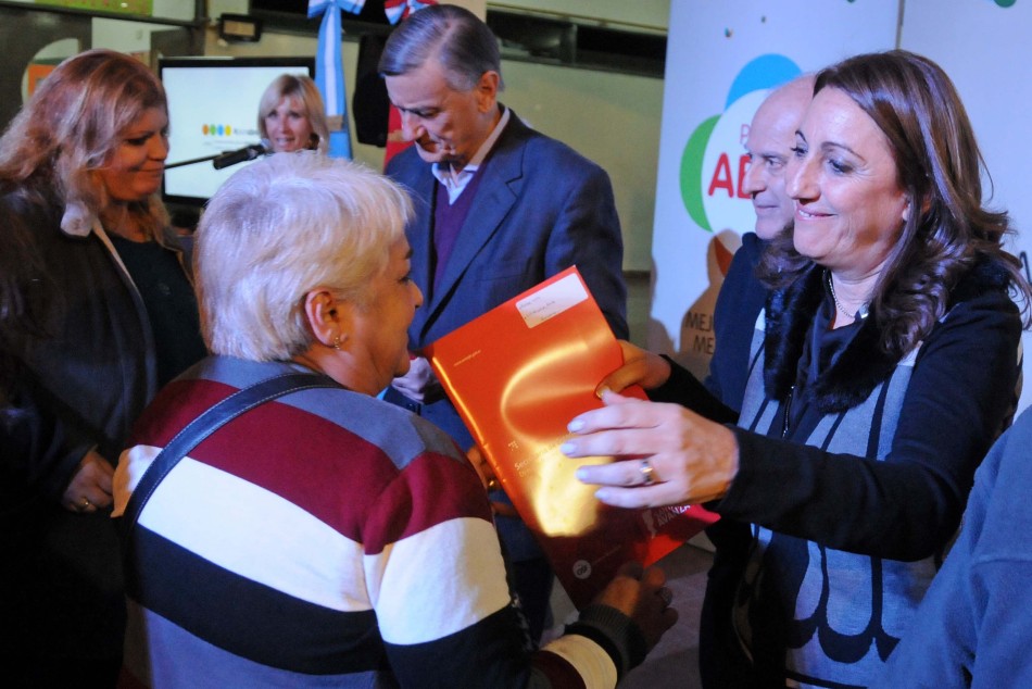 28313 | Firma Convenio Nuevas Obras Barrio Latinoamerica - Dir. Gral. de Comunicación Social (Marcelo Beltrame)