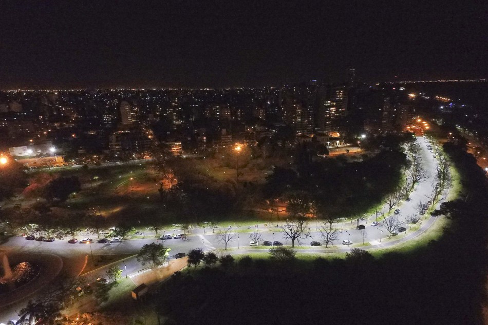 105035 | Rosario suma iluminación LED en entornos de parque Urquiza, Ingeniería y hospital Provincial  - Secretaría de Ambiente y Espacio Público