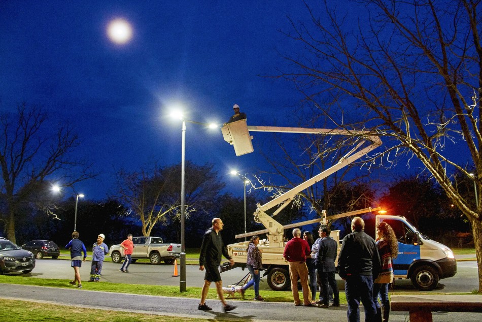 105036 | Rosario suma iluminación LED en entornos de parque Urquiza, Ingeniería y hospital Provincial  - Secretaría de Ambiente y Espacio Público