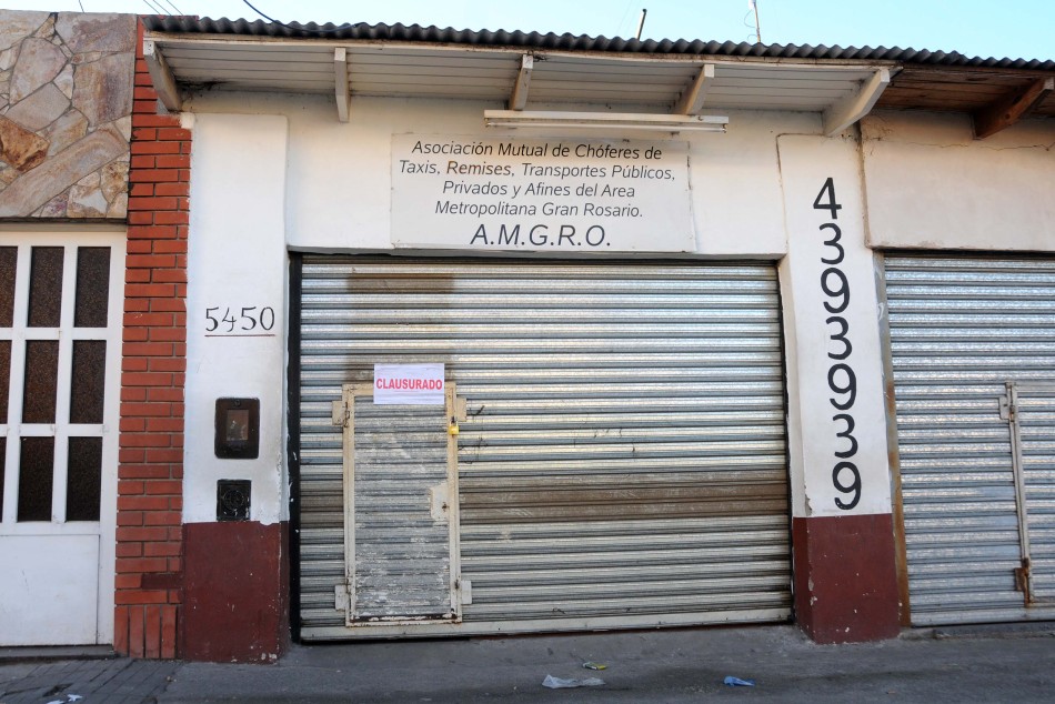 4870 | Clausura remisería ilegal en Junín al 5400 - Dir. Gral. Comunicación Socail (Marcelo Beltrame)