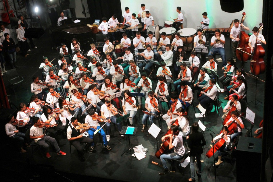 5334 | La Escuela Orquesta Barrio Ludueña presentó su primer trabajo discográfico  - undefined