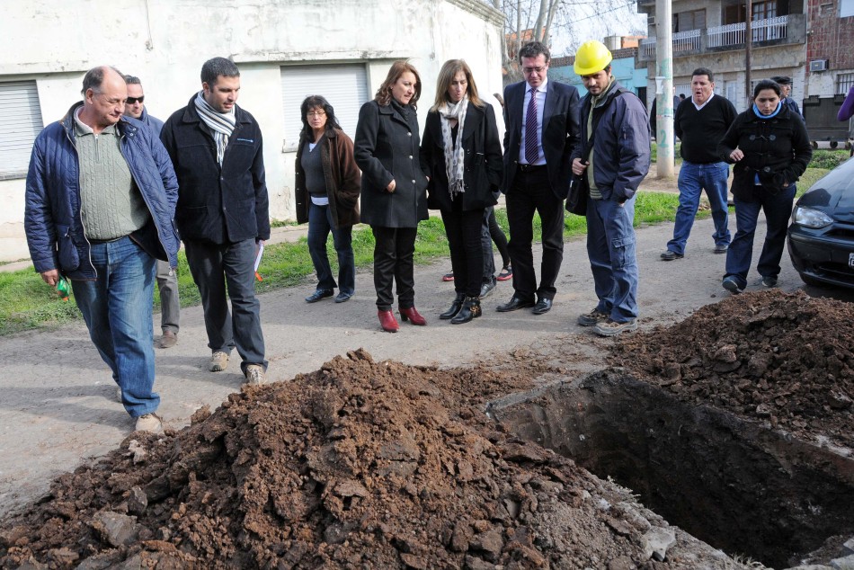 6571 | Recorrida obras cloacas en barrio Villa Urquiza  - Dir. Gral. de Comunicación Social (Marcelo Beltrame)