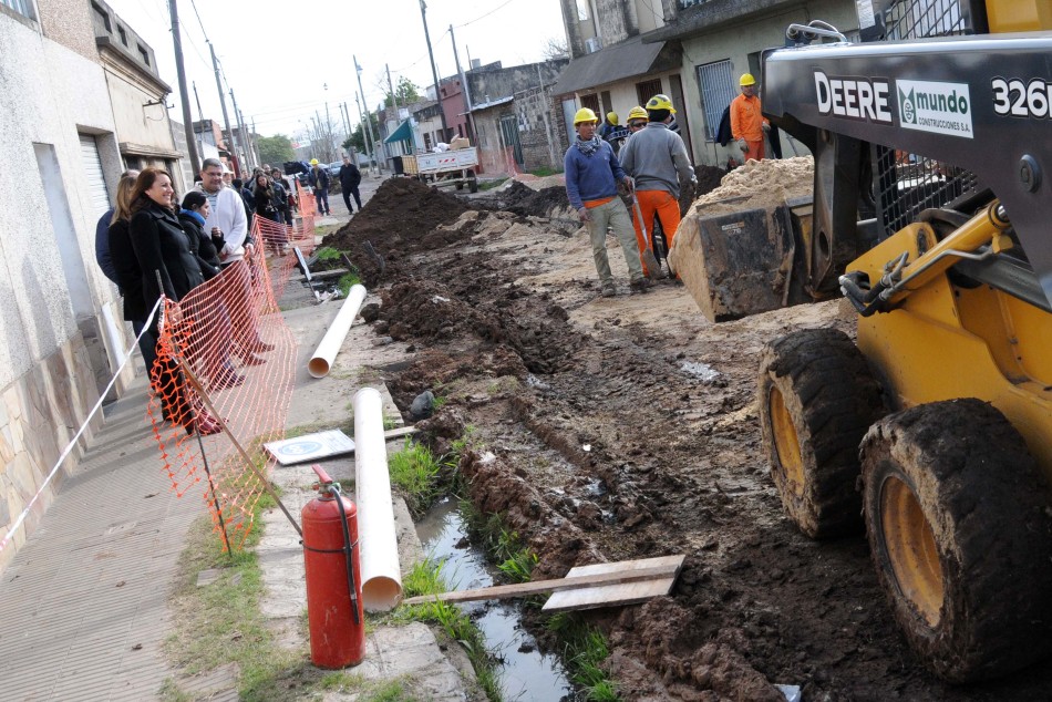 6573 | Recorrida obras cloacas en barrio Villa Urquiza  - Dir. Gral. de Comunicación Social (Marcelo Beltrame)