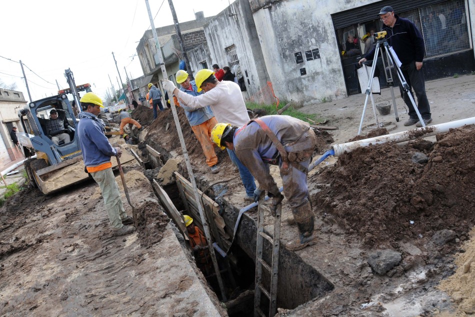 6578 | Recorrida obras cloacas en barrio Villa Urquiza  - Dir. Gral. de Comunicación Social (Marcelo Beltrame)