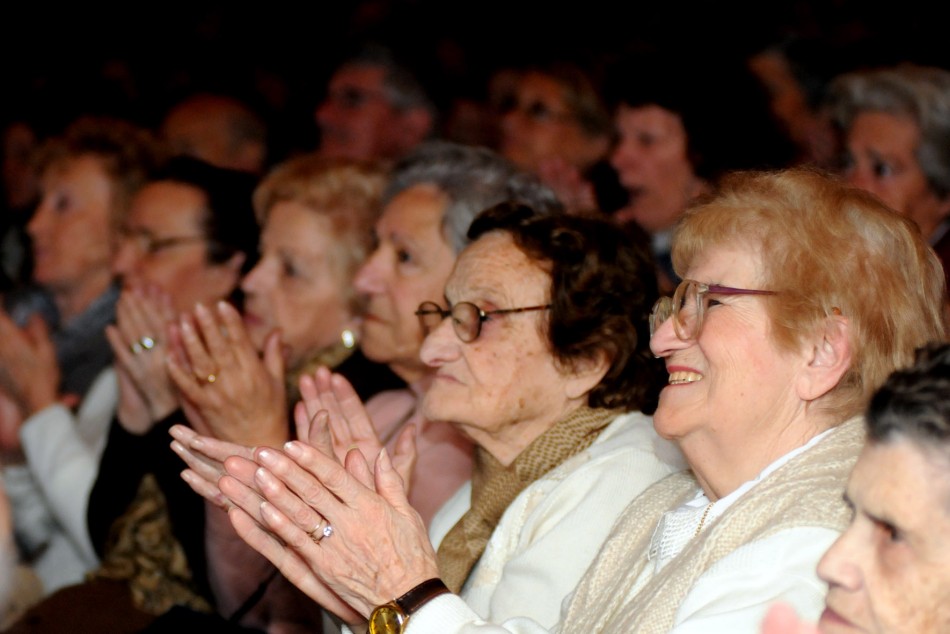 13912 | Muestra Artistas Mayores en el teatro La Comedia (archivo) - Municipalidad de Rosario (Silvio Moriconi)