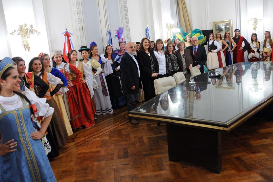 15083 | Presentacion colectividades 2014 - Dir. Gral. de Comunicación Social (Marcelo Beltrame)