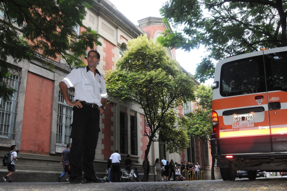 23433 | Control vehicular frente a escuelas.  - Franco Trovato Fuoco / Dir Gral Comunicación Social