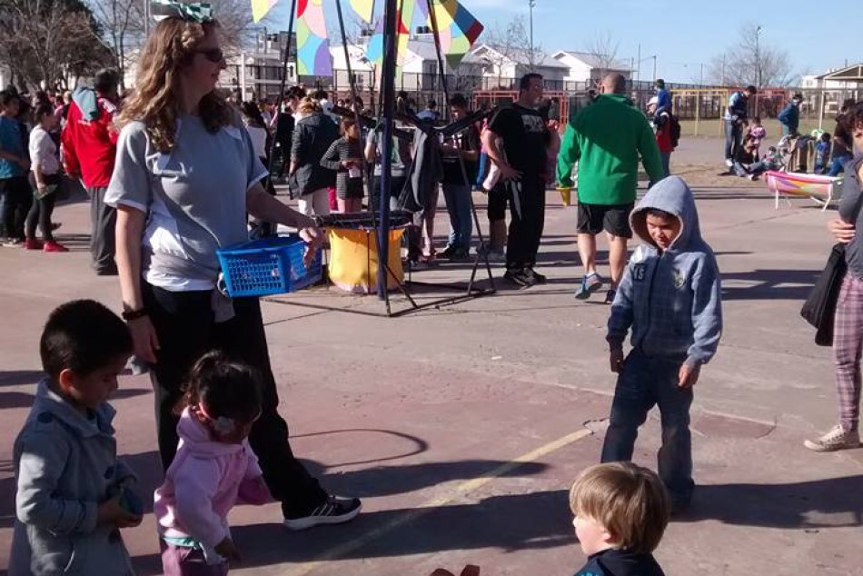 36569 | El Polideportivo Cristalería celebró el Mes del Niño - Centro Municipal Distrito Norte (Mariana Terrile)
