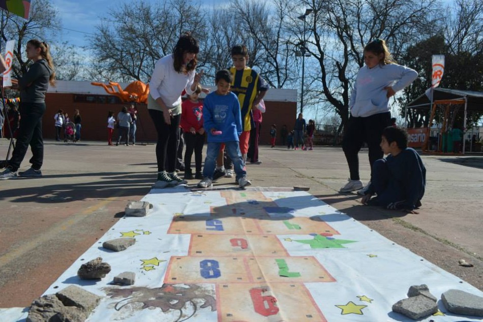 36572 | El Polideportivo Cristalería celebró el Mes del Niño - Centro Municipal Distrito Norte (Mariana Terrile)