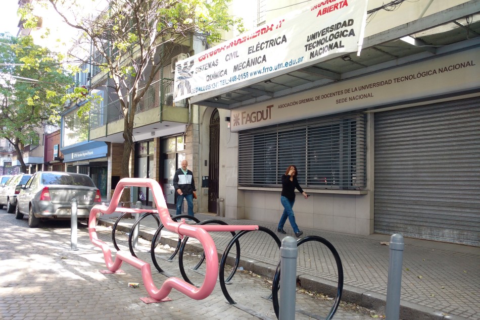 65384 | Los nuevos bicicleteros permiten estacionar hasta 12 rodados - Ente de la Movilidad de Rosario