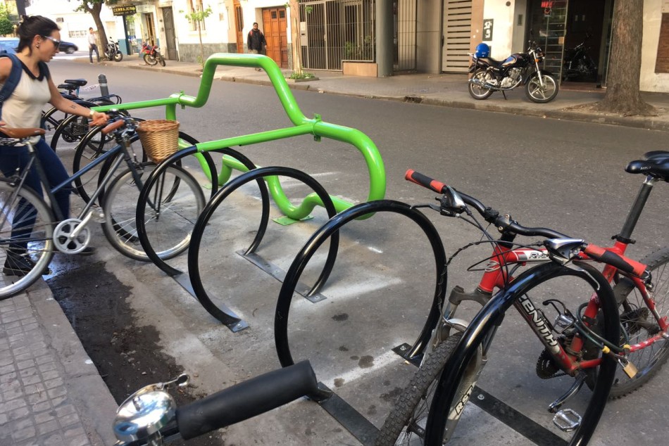65385 | Los nuevos bicicleteros permiten estacionar hasta 12 rodados - Ente de la Movilidad de Rosario