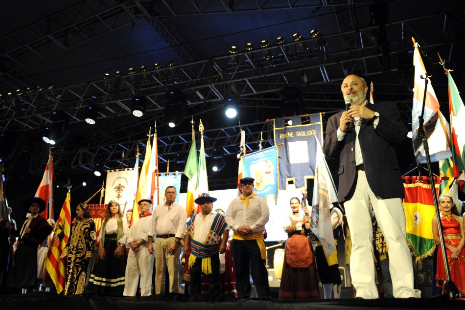 65532 |  XXXII Encuentro y Fiesta Nacional de Colectividades - Dir. Gral. de Comunicación Social (Silvio Moriconi)