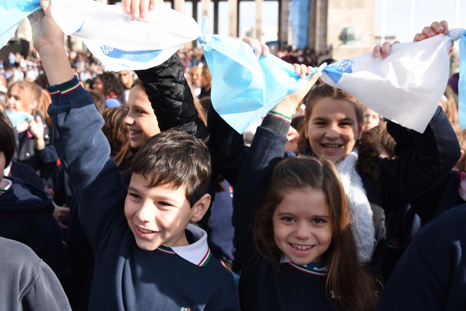 89747 | Promesa a la Bandera - Dir. Gral. de Comunicación Social (Silvio Moriconi)