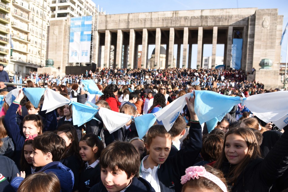 89746 | Promesa a la Bandera - Dir. Gral. de Comunicación Social (Silvio Moriconi)