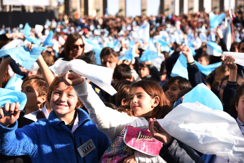 89745 | Promesa a la Bandera - Dir. Gral. de Comunicación Social (Silvio Moriconi)