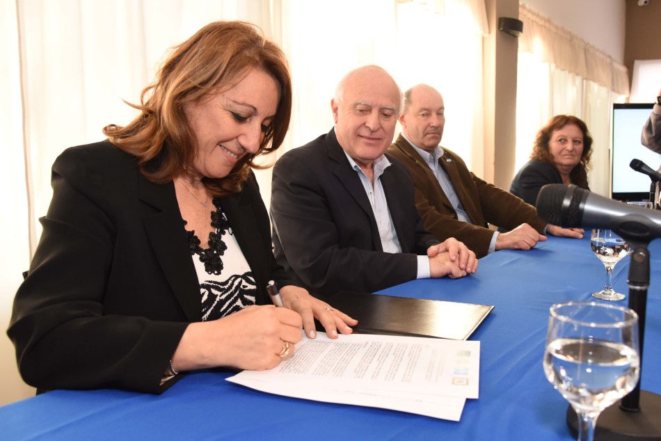 97680 | Firma de convenio llamado a licitación del Parque de la Cabecera - Dir. Gral. de Comunicación Social (Silvio Moriconi)