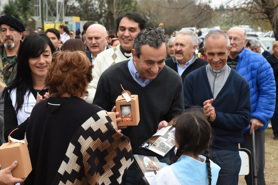 100485 | Festejo por el centenario Esc Julio Bello - Dir. Gral. de Comunicación Social (Silvio Moriconi)