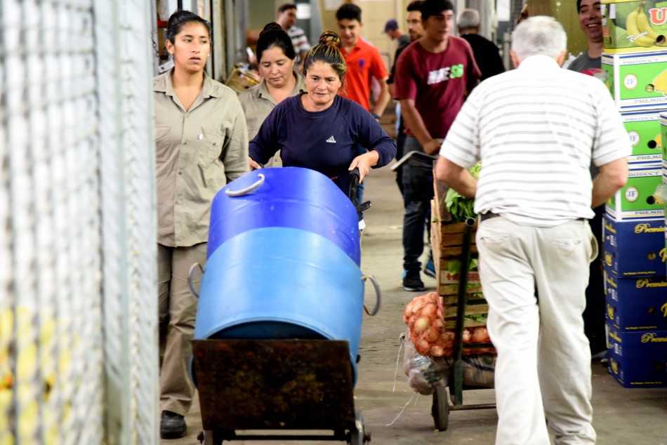 110285 | Recuperadores en el Mercado de Productores  - Dir. Gral. de Comunicación Social (Silvio Moriconi)