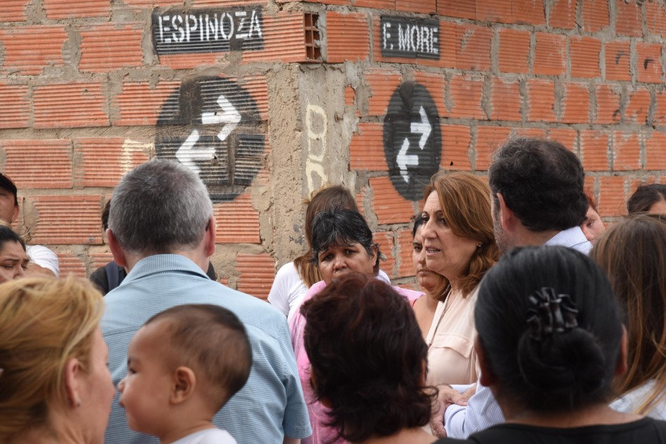 129714 | Recorrida barrio Vía Honda  - Dir. Gral. de Comunicación Social (Franco Trovato)