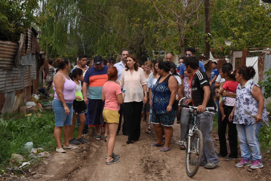 129715 | Recorrida barrio Vía Honda  - Dir. Gral. de Comunicación Social (Franco Trovato)
