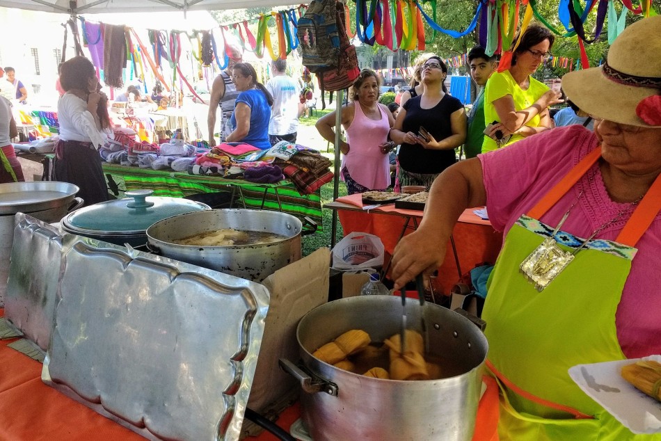 130579 | Los Pueblos Originarios festejaron con música danzas y comidas típicas -