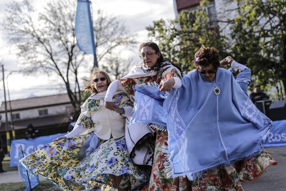 139988 | Las peñas folclóricas llenaron de color y música el distrito Sudoeste - Guillermo Turin Bootello