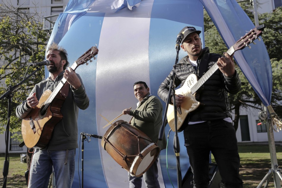 139991 | Las peñas folclóricas llenaron de color y música el distrito Sudoeste - Guillermo Turin Bootello