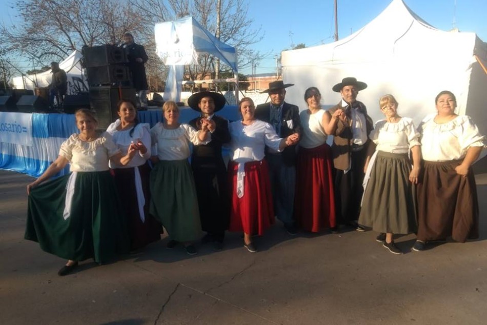 139992 | Las peñas folclóricas llenaron de color y música el distrito Sudoeste -