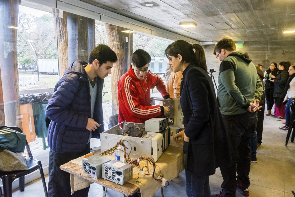 146102 | Las jornadas de recepción de materiales textiles e informáticos, con gran resultado -