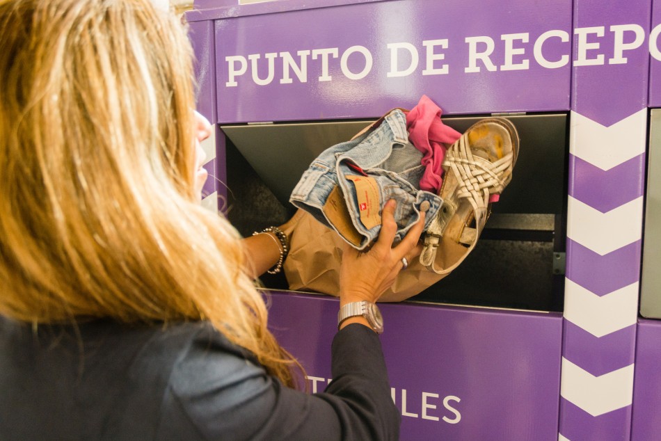 177193 | El Mercado del Patio tiene un nuevo contenedor violeta para residuos especiales - Secretaría de Ambiente y Espacio Público (Juan Pablo Allegue)