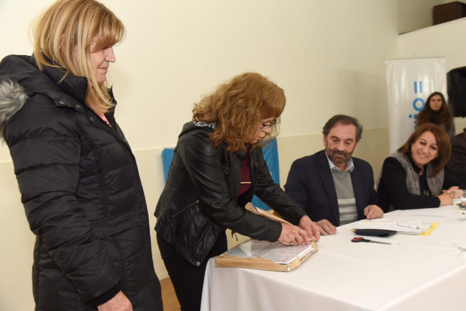 212349 | Apertura sobres para obra de pavimento en barrio Domingo Matheu - Subsecretaría de Comunicación Social (Silvio Moriconi)