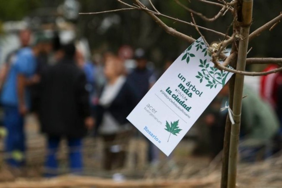 221032 | Entrega de árboles - Gentileza Alan Monzón (Rosario3.com)