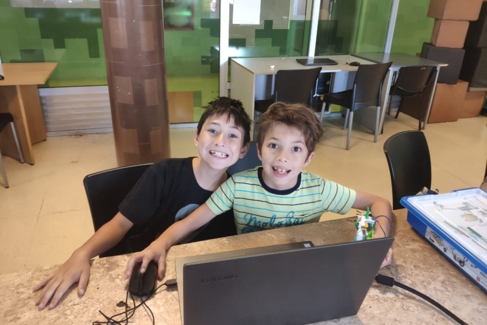 245728 | Arrancaron los talleres de robótica y videojuego de verano con más de 200 inscriptos - Secretaría de Modernización y Cercanía