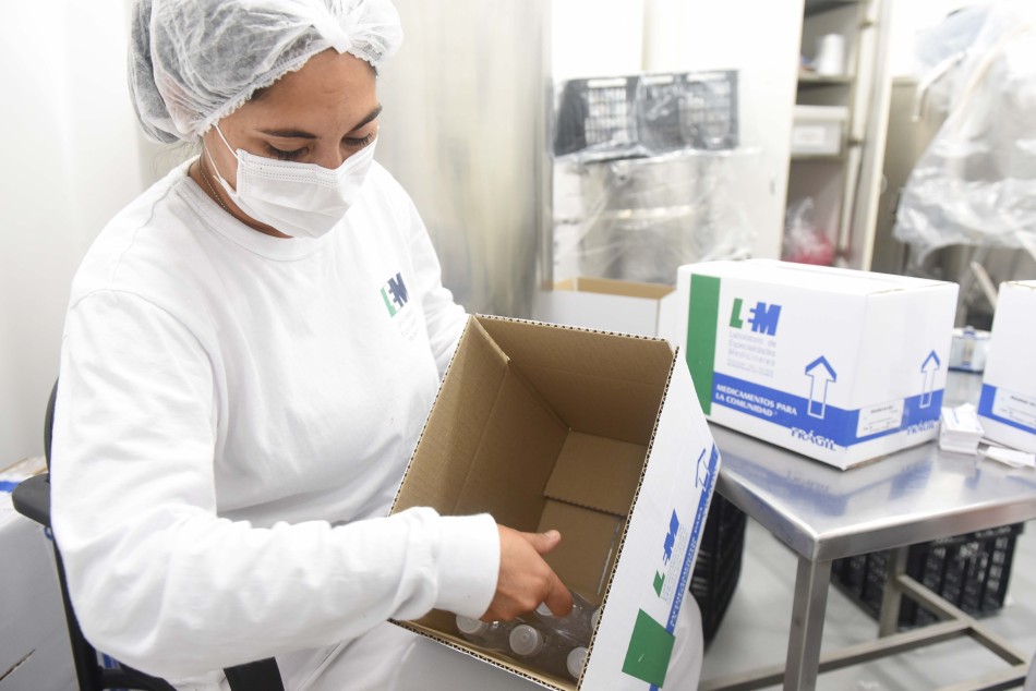 254307 | Produccion Alcohol en gel en el LEM - Subsecretaría de Comunicación Social (Silvio Moriconi)