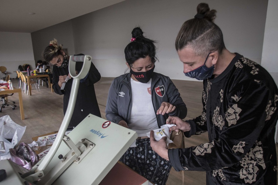 258370 | Fotos confección de cubrebocas en CMD Sur - Sec. de Cultura y Educación (Guillermo Turin Bootello)