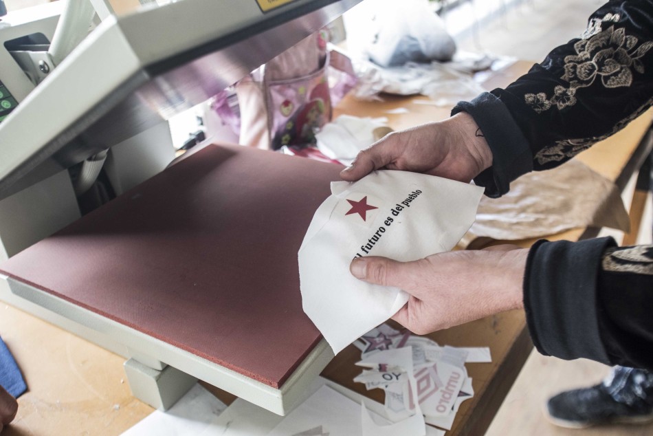 258371 | Fotos confección de cubrebocas en CMD Sur - Sec. de Cultura y Educación (Guillermo Turin Bootello)