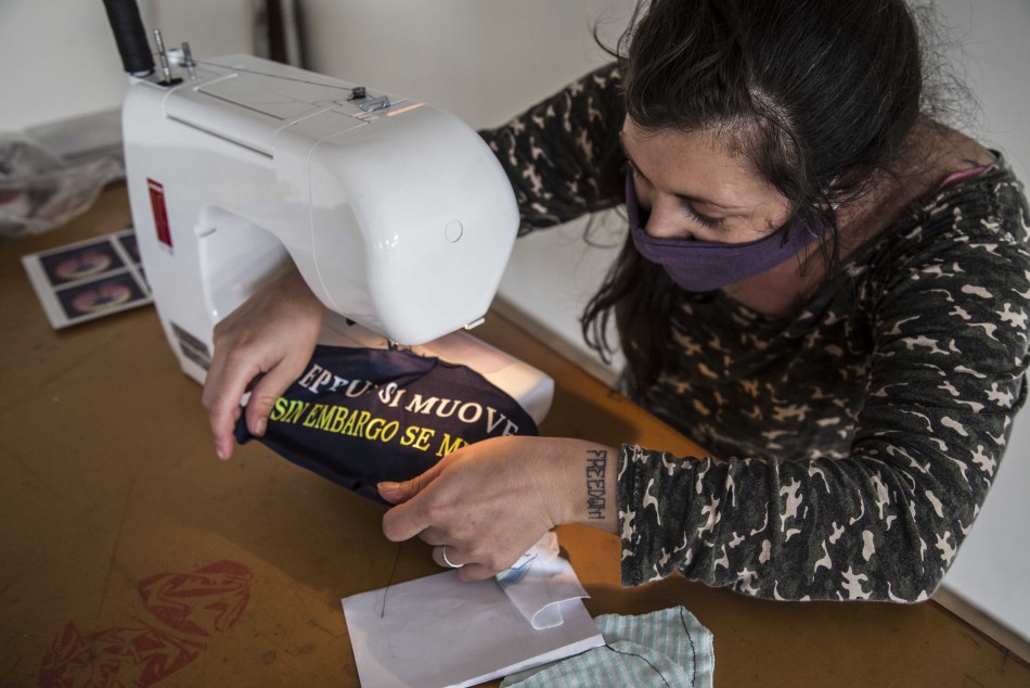 258374 | Fotos confección de cubrebocas en CMD Sur - Sec. de Cultura y Educación (Guillermo Turin Bootello)