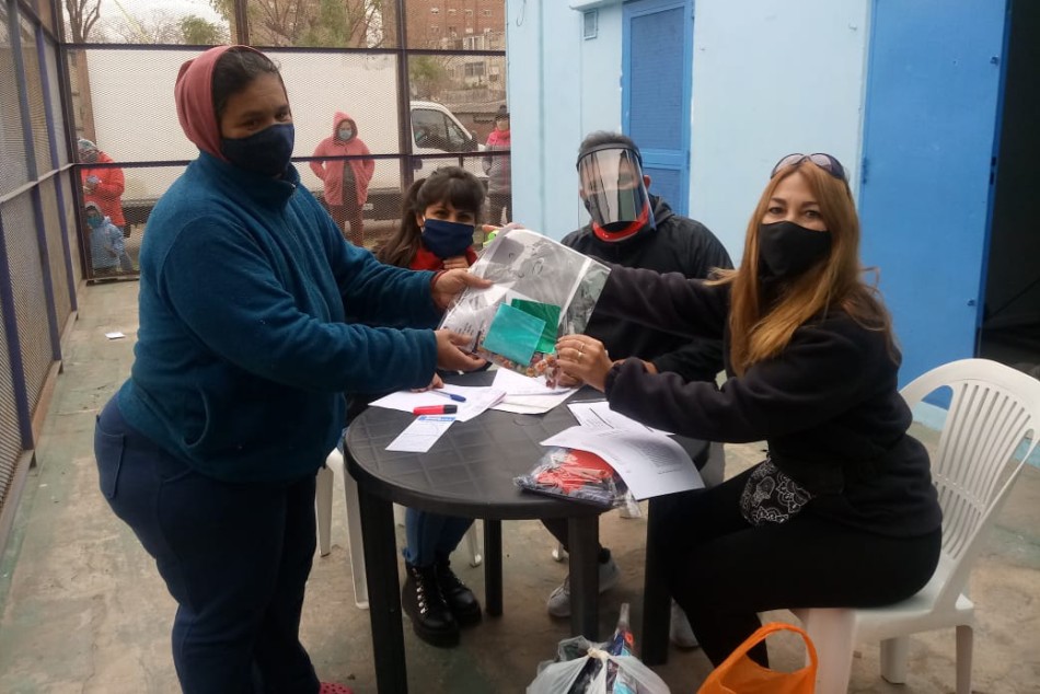 274658 | Entrega de muñecos en el CCB Flammarión - Municipalidad de Rosario