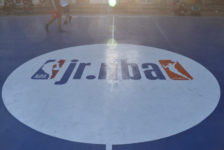 325413 | La NBA renovó la cancha de básquet del parque Urquiza - Gentileza Juanjo Cavalcante