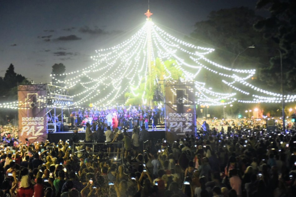340057 | Encendido del árbol de Navida en Pellegrini y Oroño - Sebastián Suárez Meccia