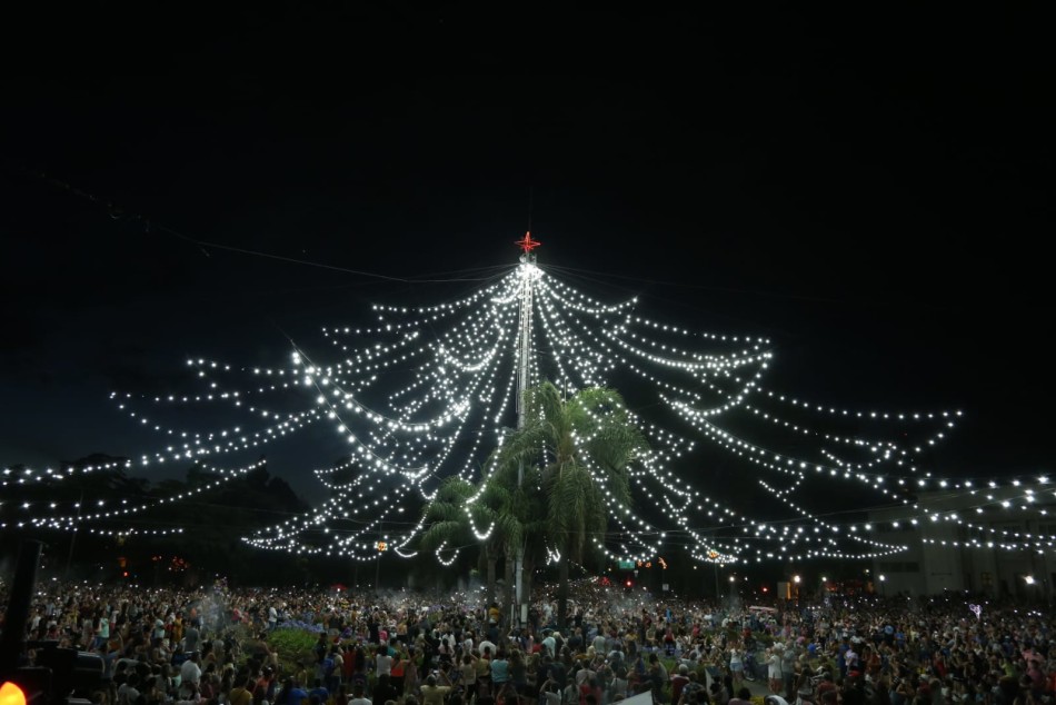 340063 | Encendido del árbol de Navida en Pellegrini y Oroño - Gustavo Villordo