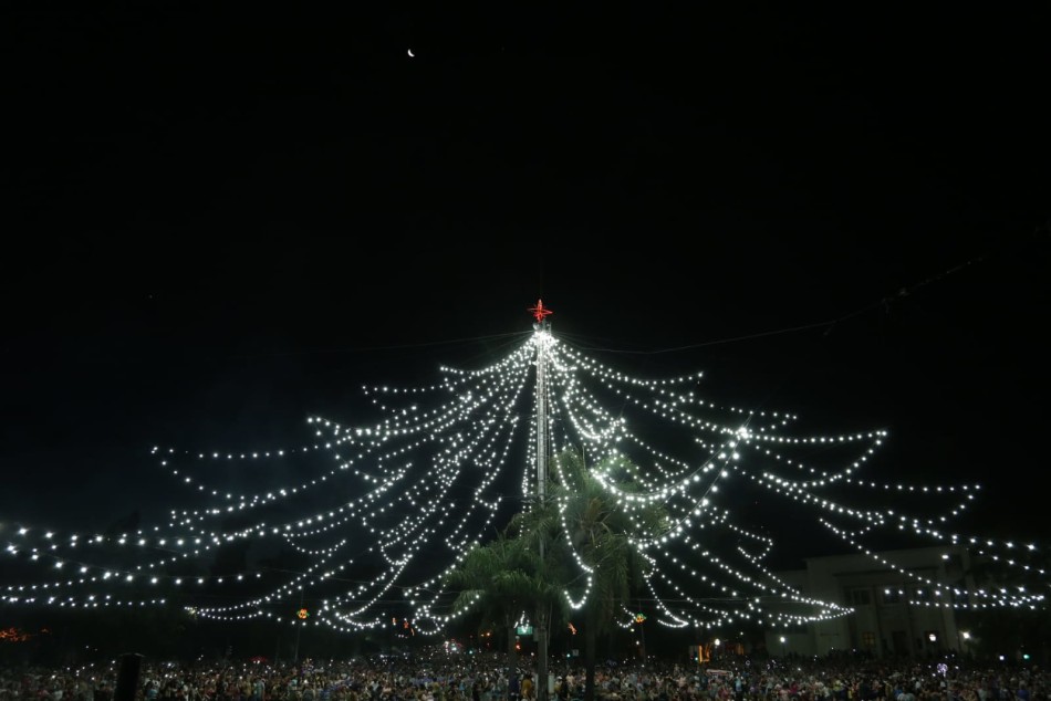 340064 | Encendido del árbol de Navida en Pellegrini y Oroño - Gustavo Villordo