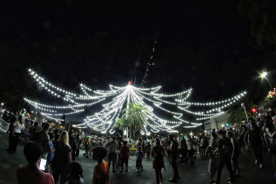340062 | Encendido del árbol de Navida en Pellegrini y Oroño - Gustavo Villordo
