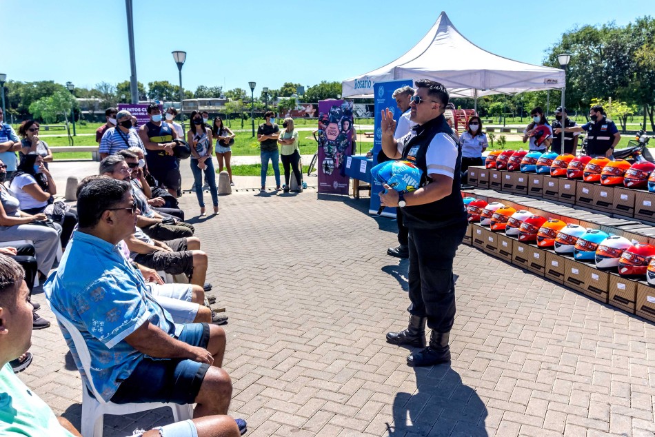 350284 | Canje de Cascos - Subsecretaría de Comunicación Social (Marcelo Beltrame)