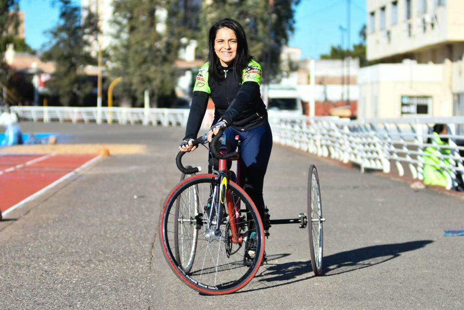 La rosarina que padece múltiples discapacidades y se destaca en ciclismo adaptado
