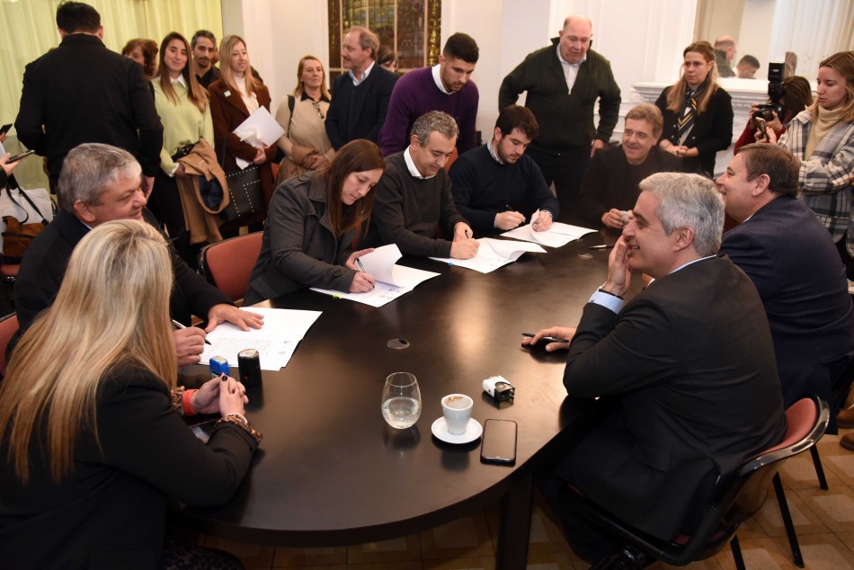 374245 | Firma de convenio Programa Munigestión - Subsecretaría de Comunicación Social (Silvio Moriconi)