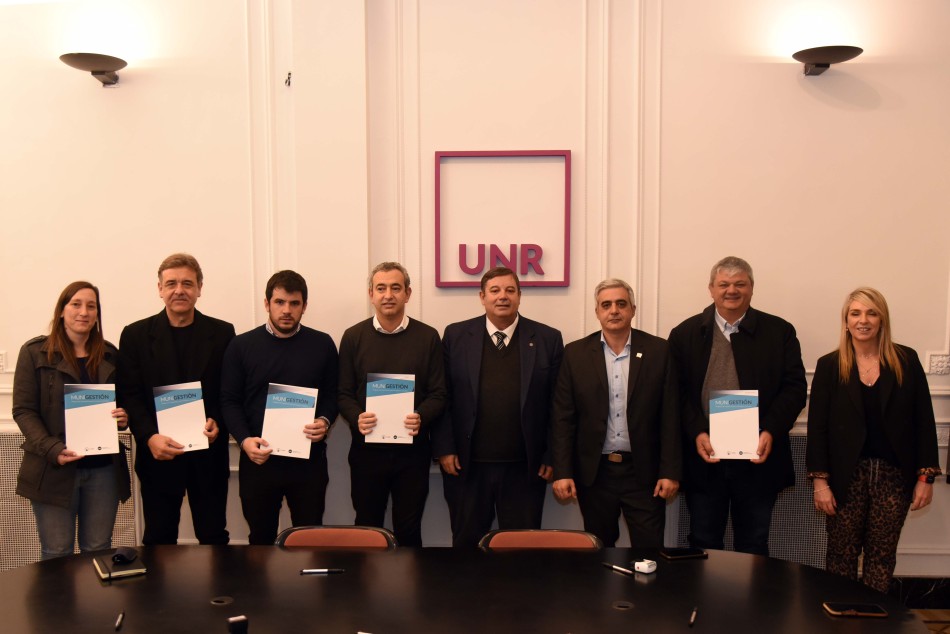 374248 | Firma de convenio Programa Munigestión - Subsecretaría de Comunicación Social (Silvio Moriconi)