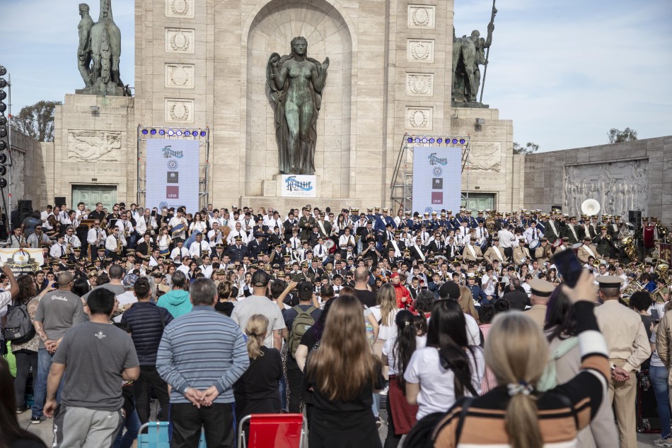 383740 | Encuentro de Bandas en Monumento s a la Bandera - Sec. de Cultura y Educación (Guillermo Turin Bootello)