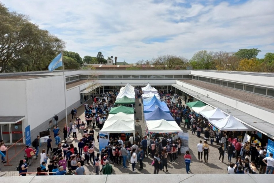 385783 | Expo Educativa en el CMD Sur - Sergio Flores - Comunicación CMD Sur