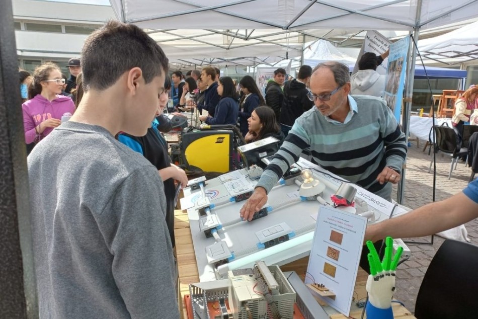 385787 | Expo Educativa en el CMD Sur - Sergio Flores - Comunicación CMD Sur